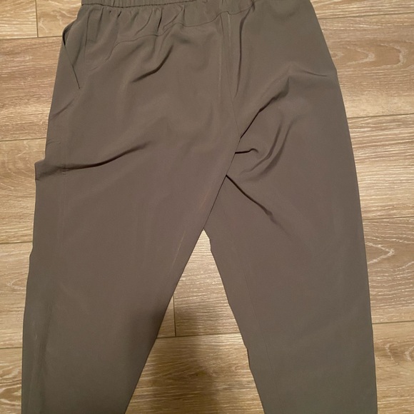 Stretchtech Cropped Pants - Picture 3 of 4